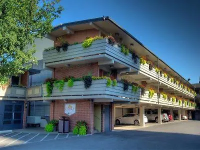Travelodge By Wyndham Niagara Falls At The Falls 3*,  Canada