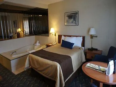 Travelodge By Wyndham Niagara Falls At The Falls