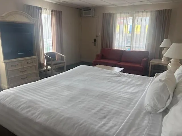 Travelodge By Wyndham Niagara Falls At The Falls 3*,  Canada