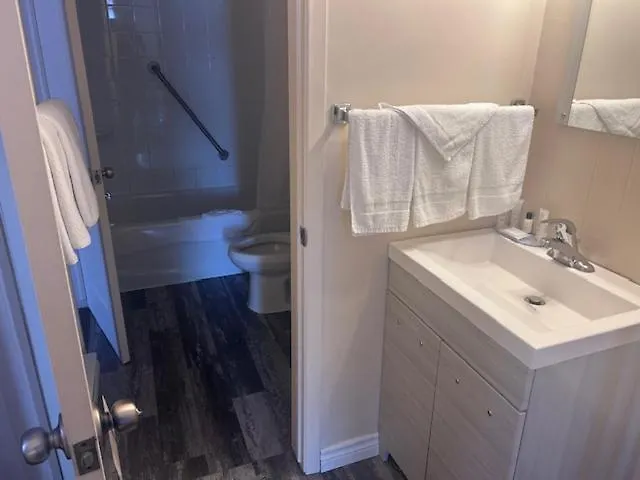 Travelodge By Wyndham Niagara Falls At The Falls 3*,  Canada