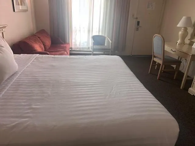 Travelodge By Wyndham Niagara Falls At The Falls Hotel
