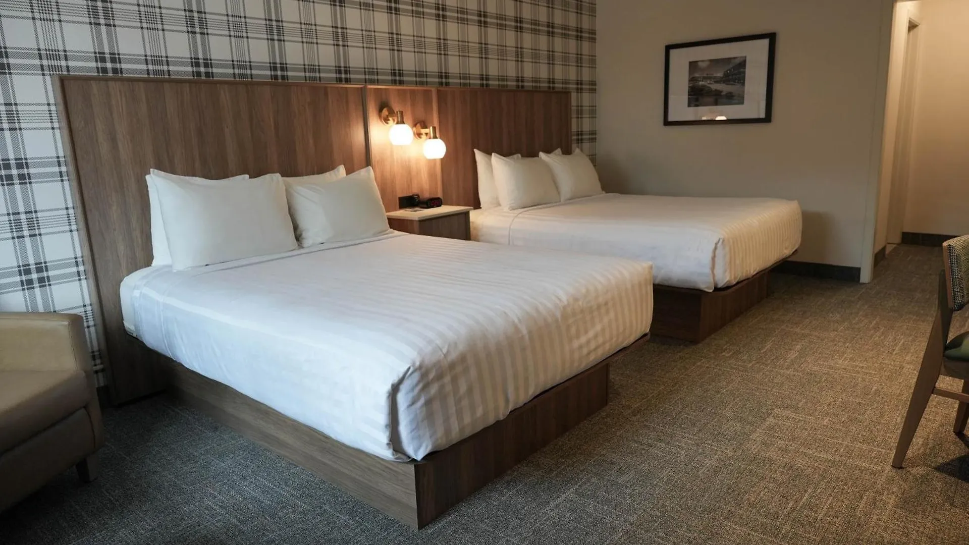Travelodge By Wyndham Niagara Falls At The Falls
