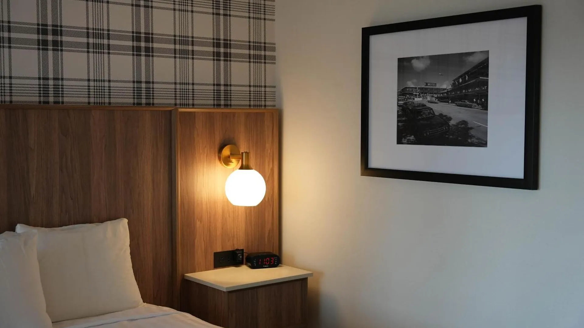 Hotel Travelodge By Wyndham Niagara Falls At The Falls