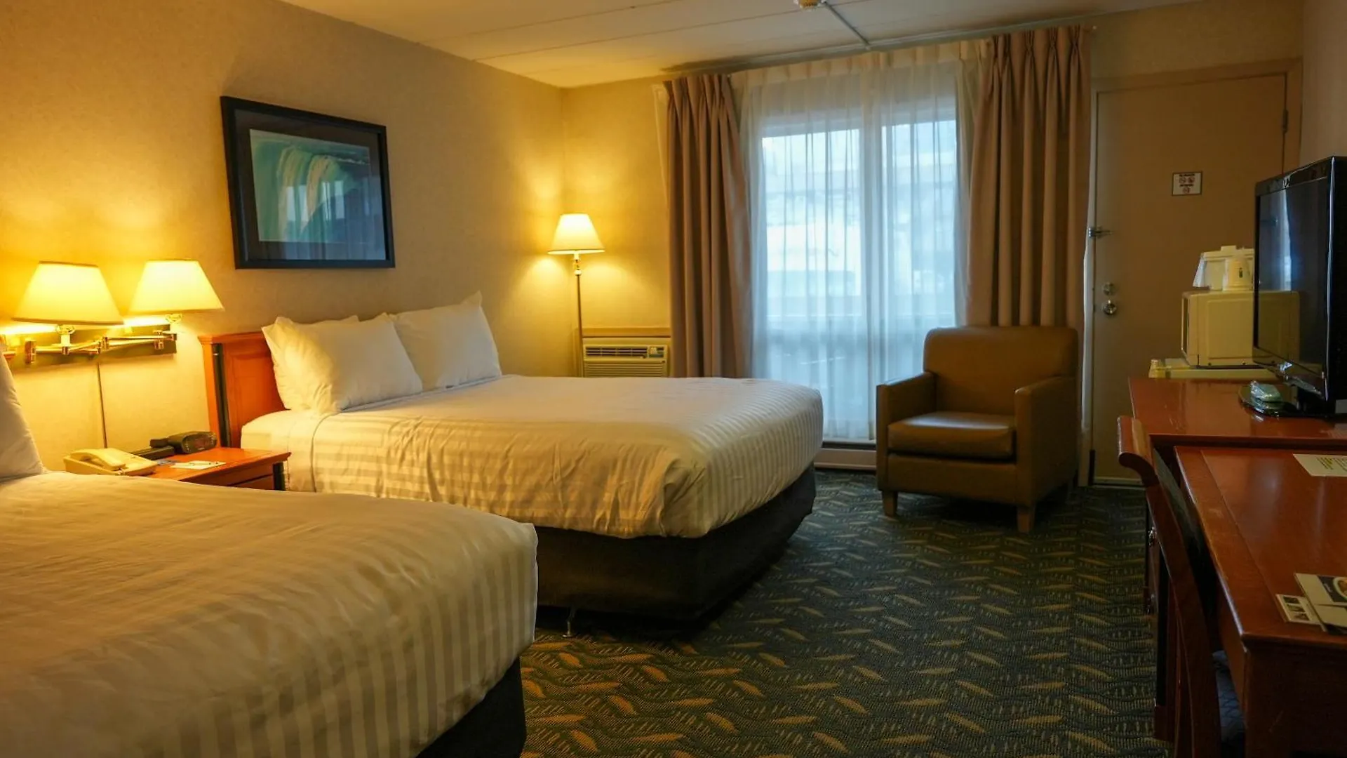 Travelodge By Wyndham Niagara Falls At The Falls Canada