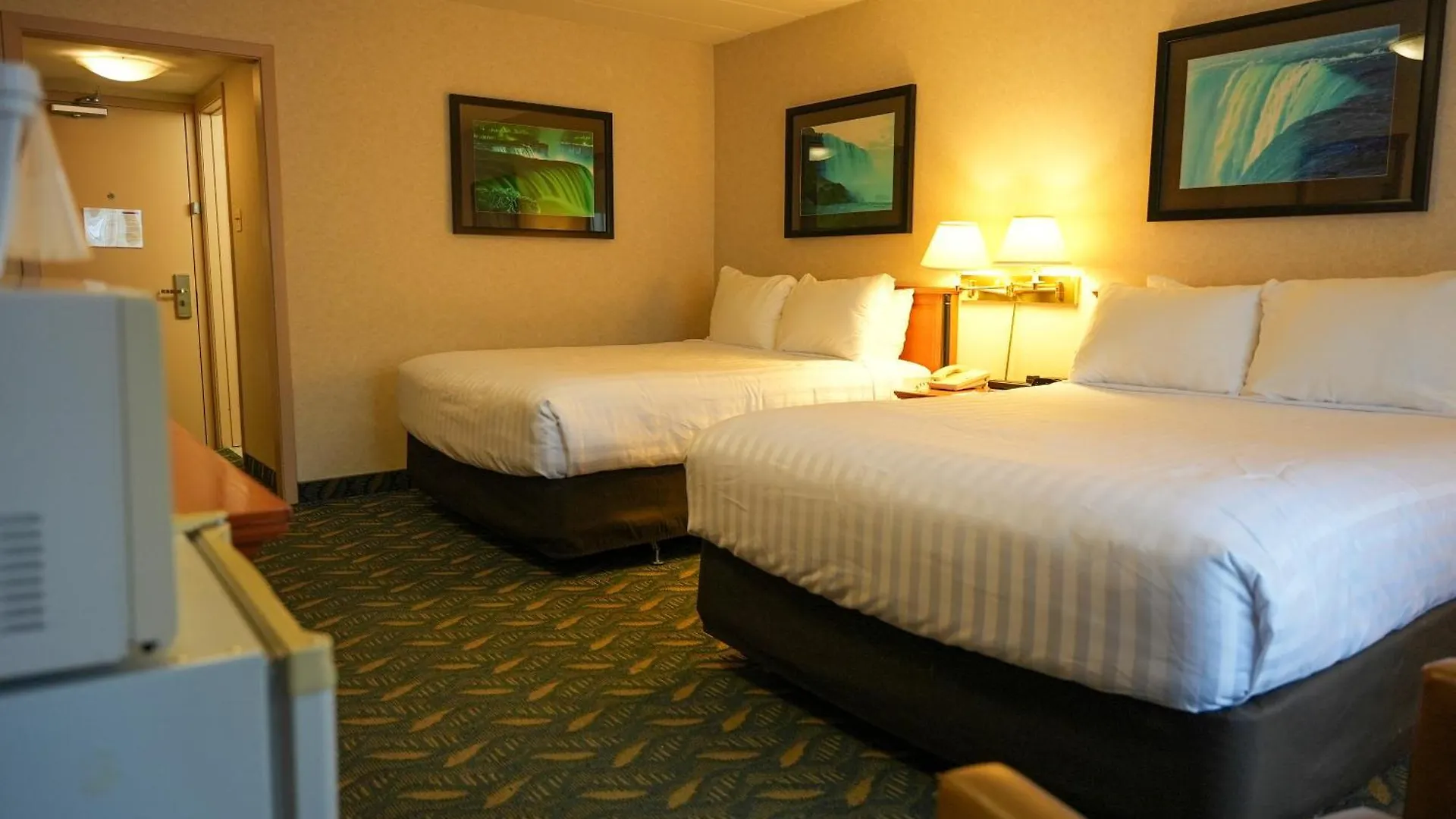 Travelodge By Wyndham Niagara Falls At The Falls 3*,