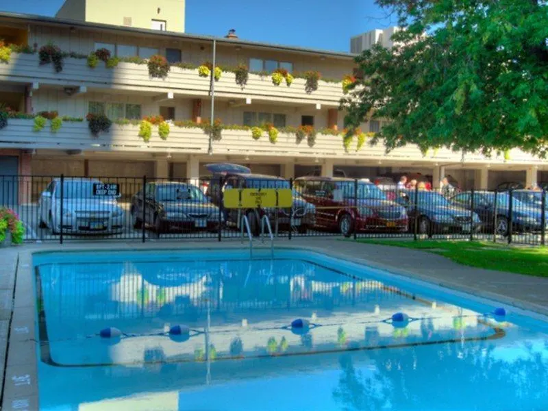 Hotel Travelodge By Wyndham Niagara Falls At The Falls