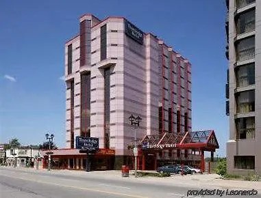 *** מלון Travelodge By Wyndham Niagara Falls At The Falls קנדה