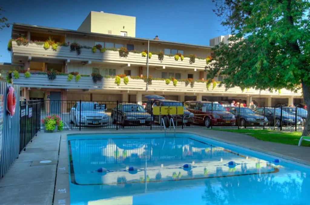 *** מלון Travelodge By Wyndham Niagara Falls At The Falls קנדה