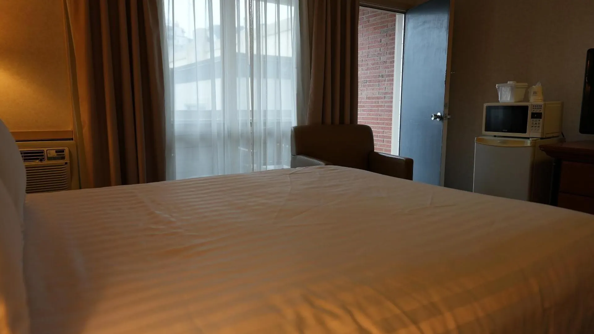 Travelodge By Wyndham Niagara Falls At The Falls Hotel