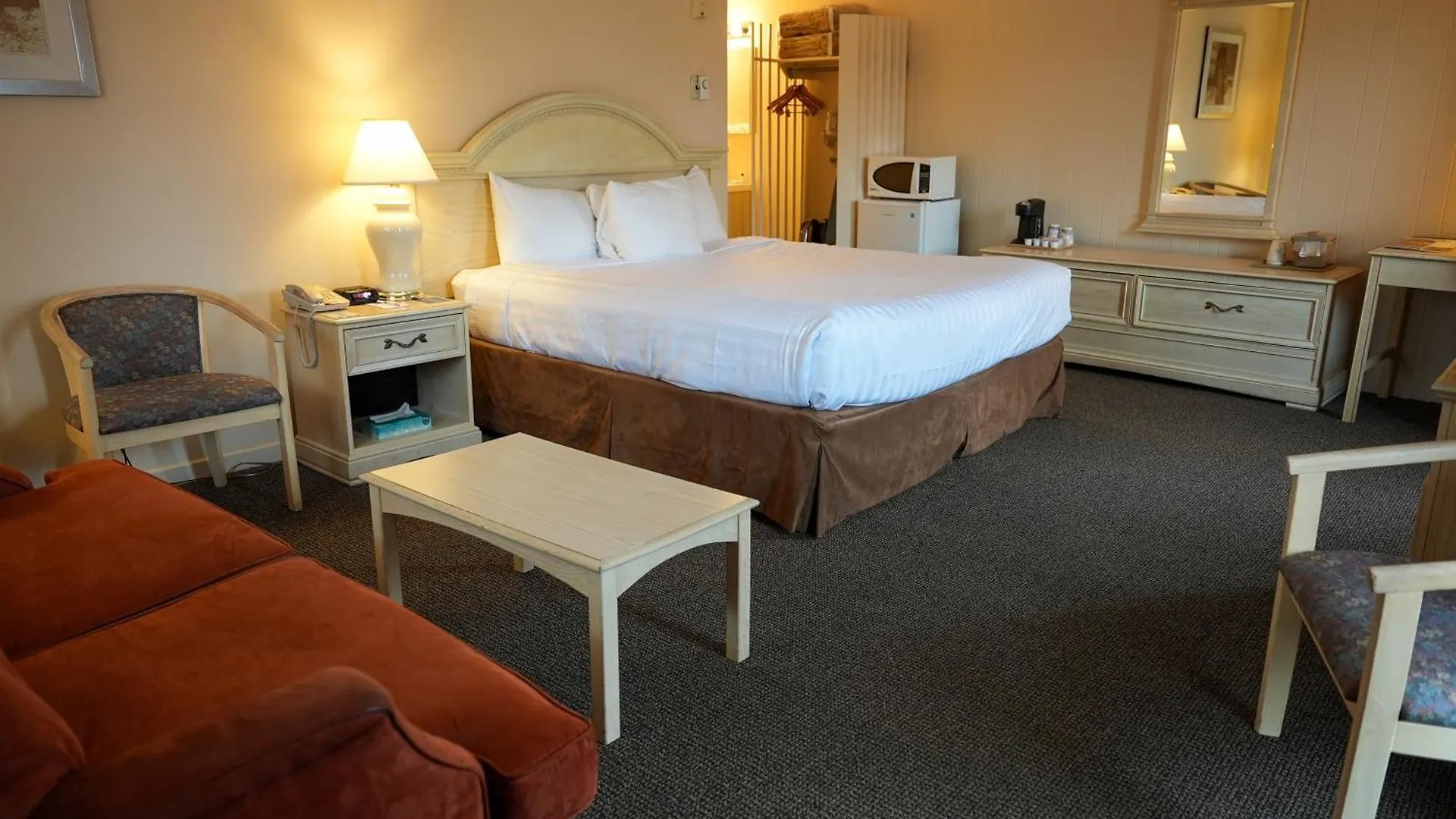 Travelodge By Wyndham Niagara Falls At The Falls Canada