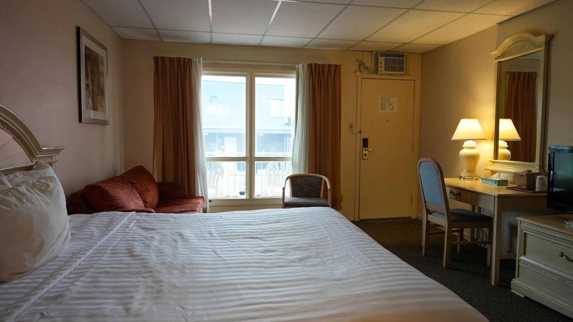 Travelodge By Wyndham Niagara Falls At The Falls 3*,  Canada