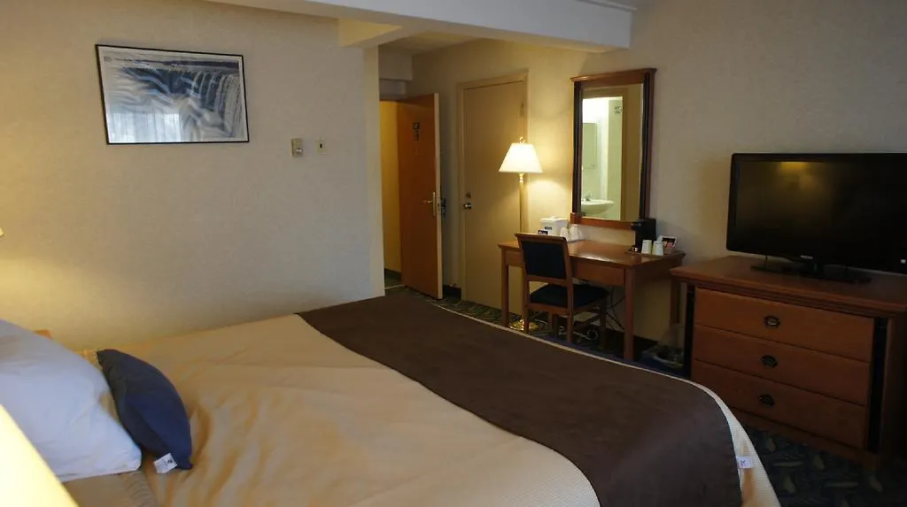 Travelodge By Wyndham Niagara Falls At The Falls Canada