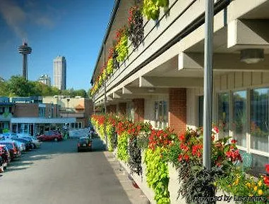 Hotel Travelodge By Wyndham Niagara Falls At The Falls