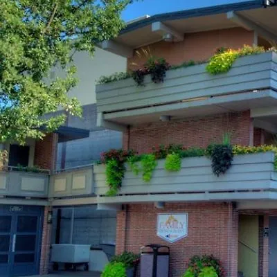*** Hotel Travelodge By Wyndham Niagara Falls At The Falls Canada