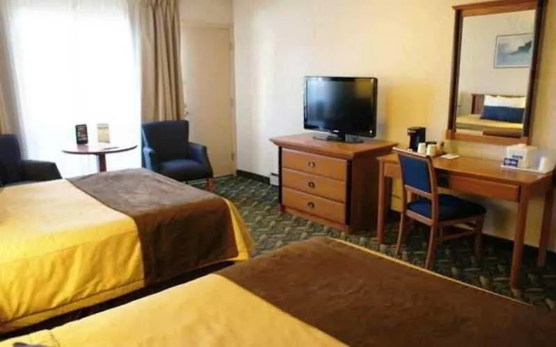Travelodge By Wyndham Niagara Falls At The Falls קנדה