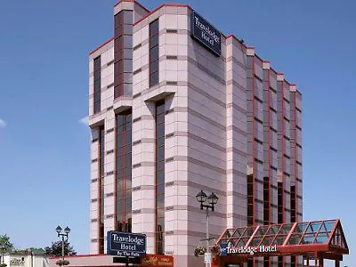 Travelodge By Wyndham Niagara Falls At The Falls מלון